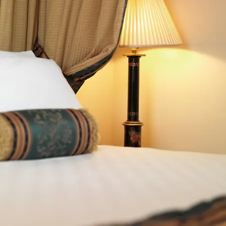 The Royal Angus Hotel